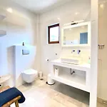 Svolis Beachhouse - Set In A Beautiful Bay *