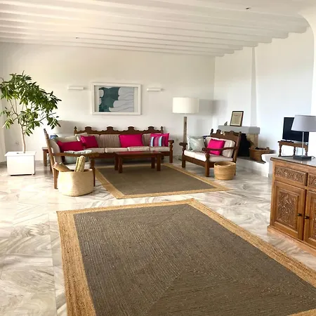 Svolis Beachhouse - Set In A Beautiful Bay
