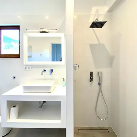 Дом отдыха Svolis Beachhouse - Set In A Beautiful Bay Каристос