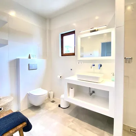 Svolis Beachhouse - Set In A Beautiful Bay *